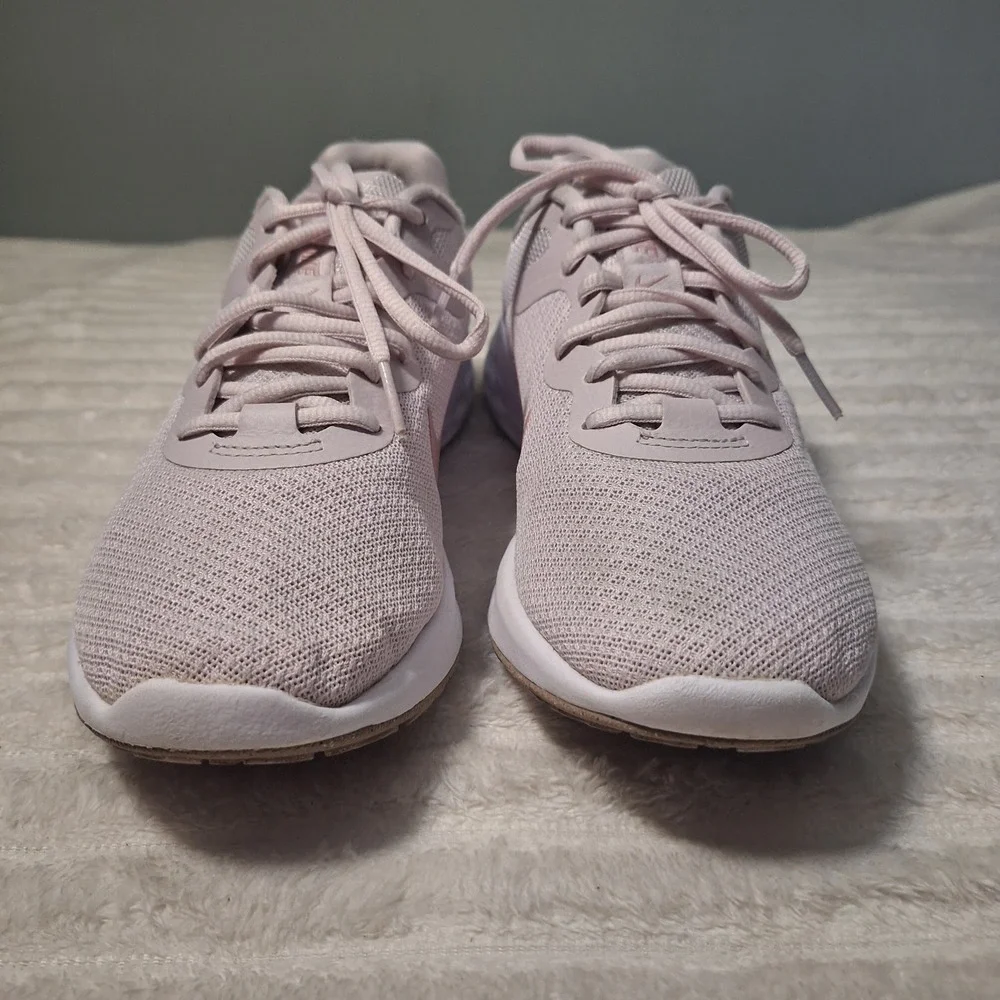 Nike Revolution 6 Running Shoe Sneaker Womens 7.5 Pale Pink Lightweight Comfort